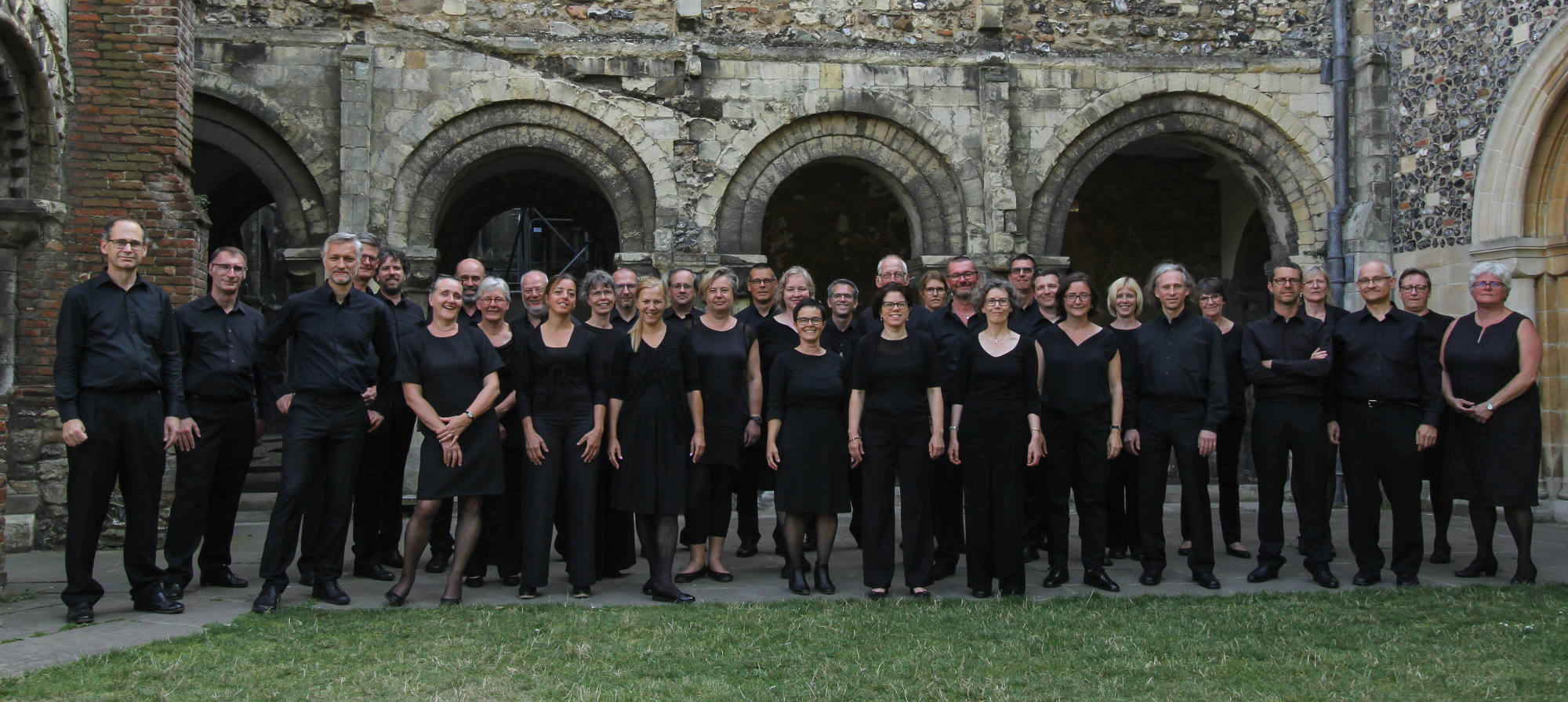 Groepsfoto Canterbury buiten kathedraal